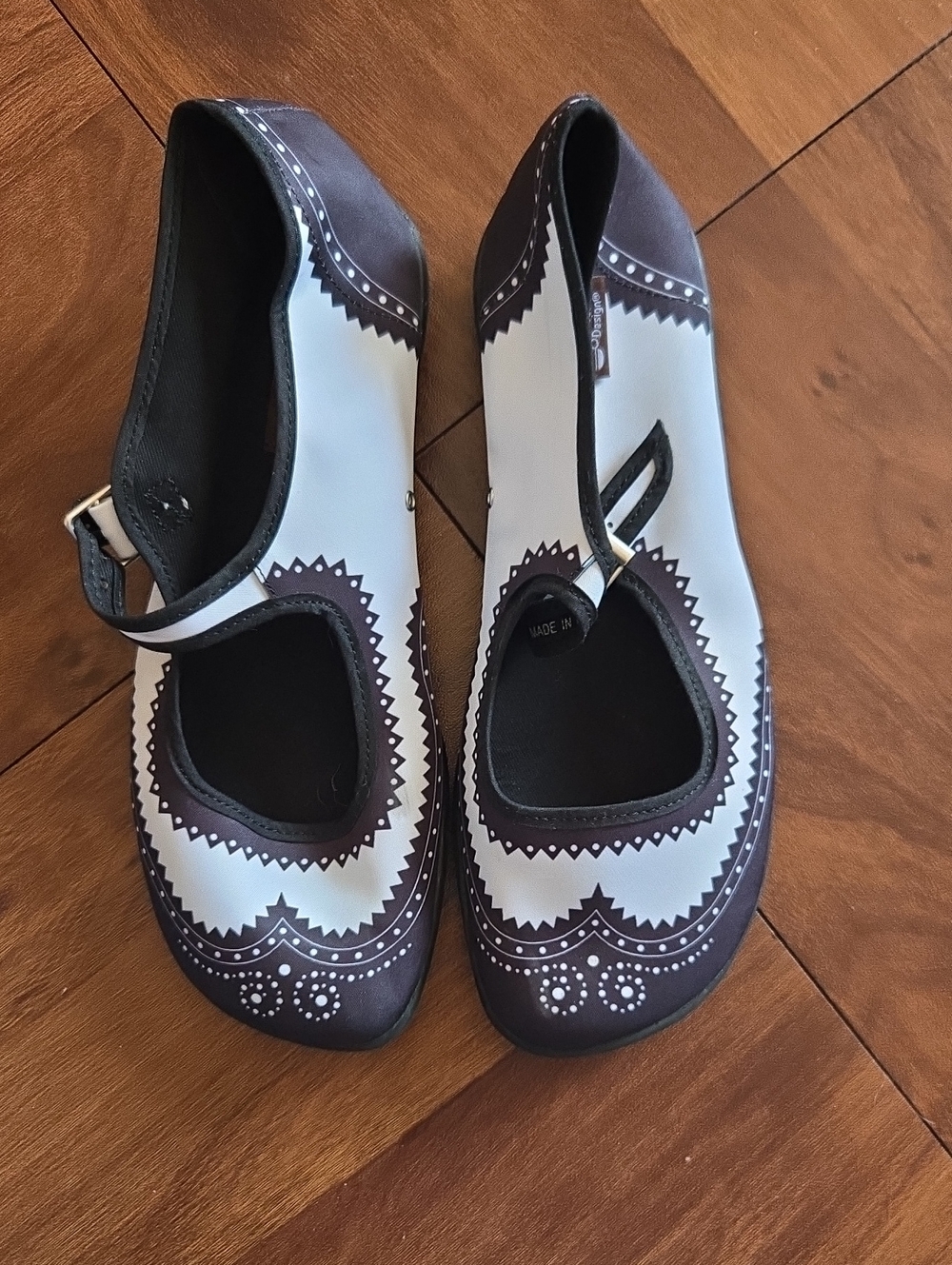 Women’s Two-Tone Mary Jane Flats - Black and White Sz 38/8